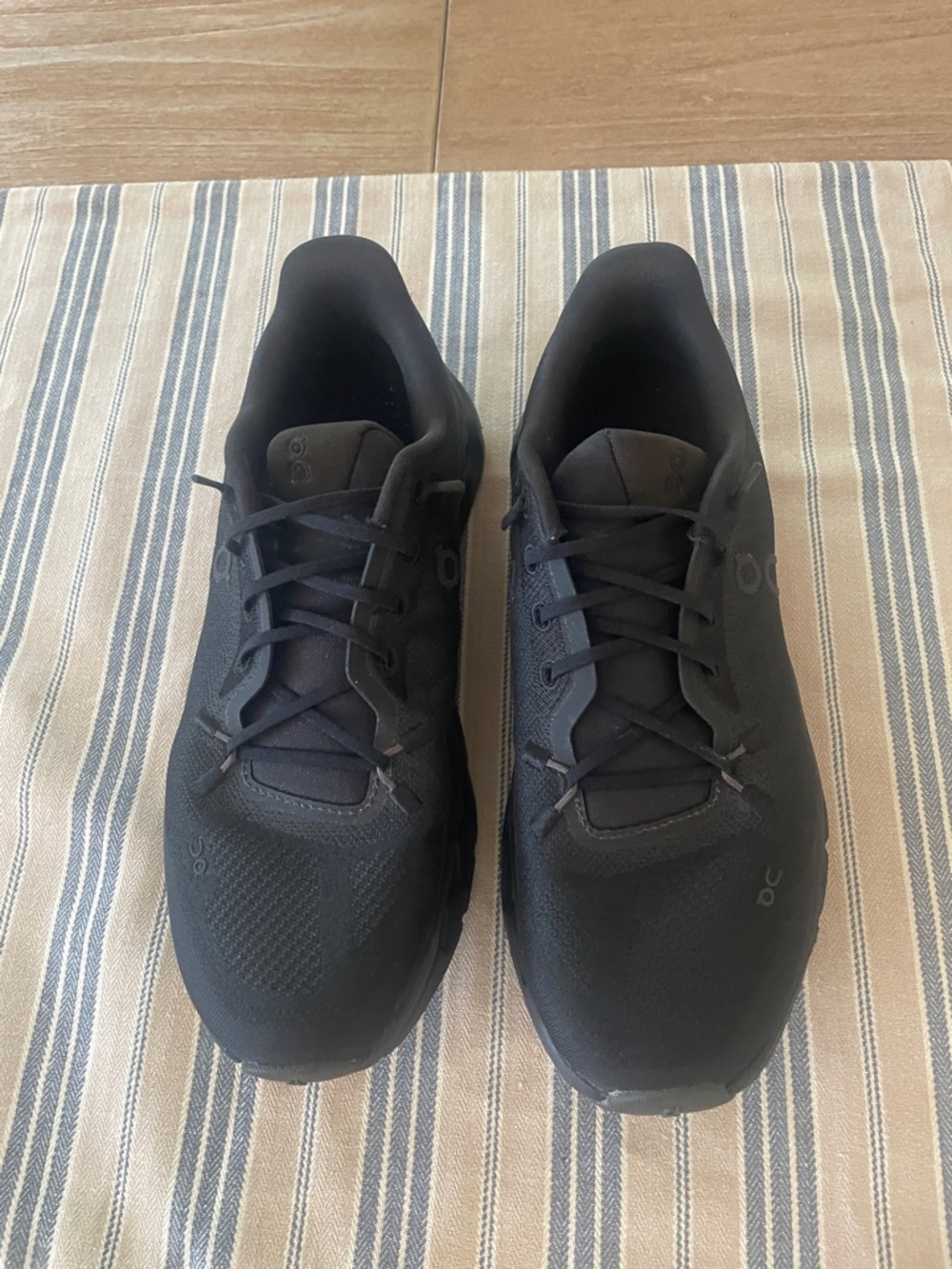 On Running women Black Low-Profile Athletic Sneakers